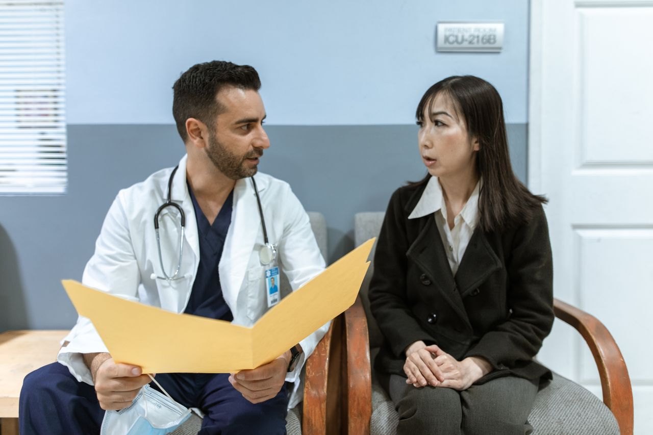 about-me Healthcare professional consults patient in clinical setting. Medical discussion and diagnosis.