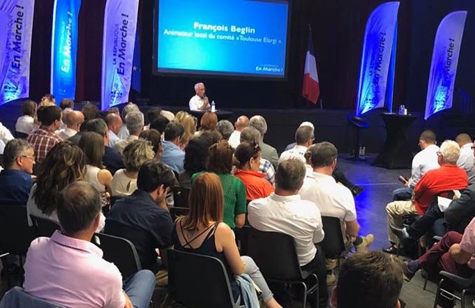 Politique az